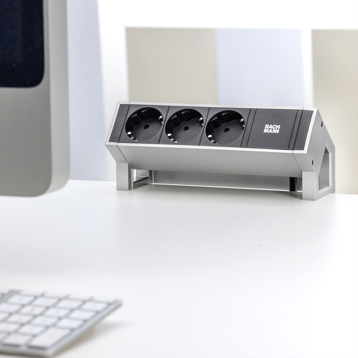 BACHMANN DESK2 3x geaard stopcontact GST18 Inox