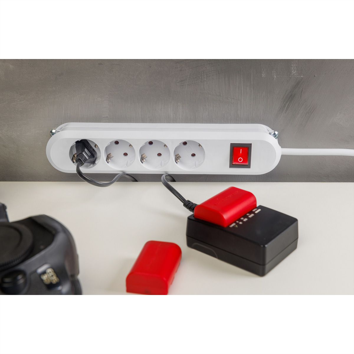 BACHMANN SMART stekkerdoos 4x geaard contact, met schakelaar, wit, 1,5 m