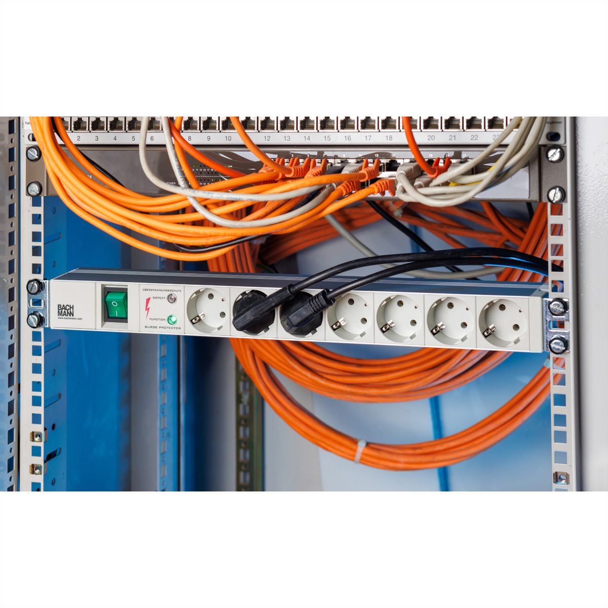 BACHMANN 19" socket strip 7-fold with ÜS with switch