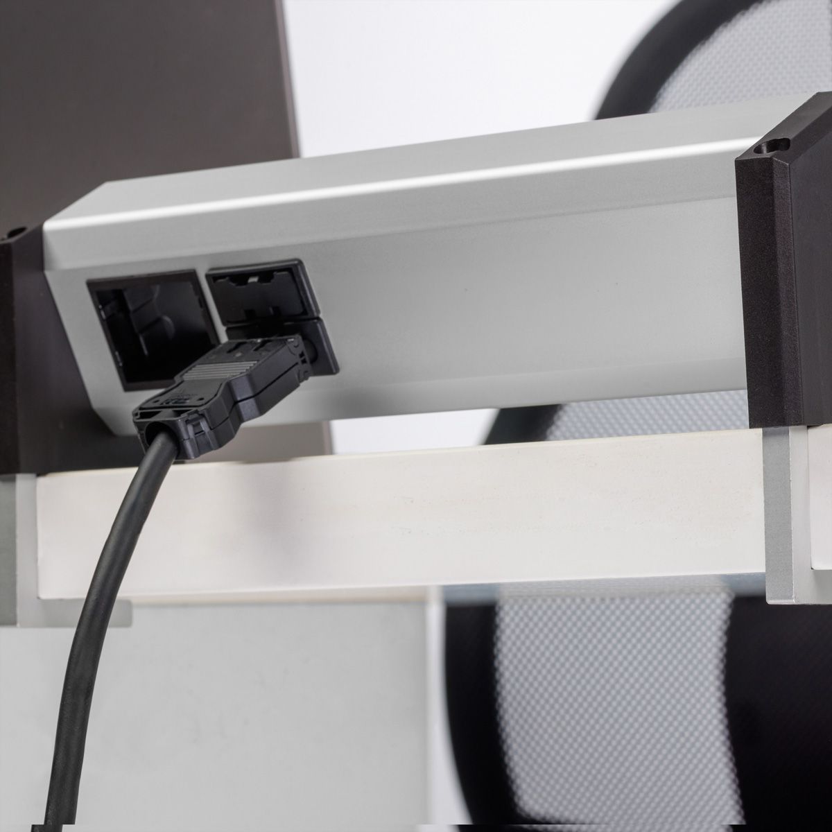 BACHMANN DESK 3x earthing contact 1x ABD GST18