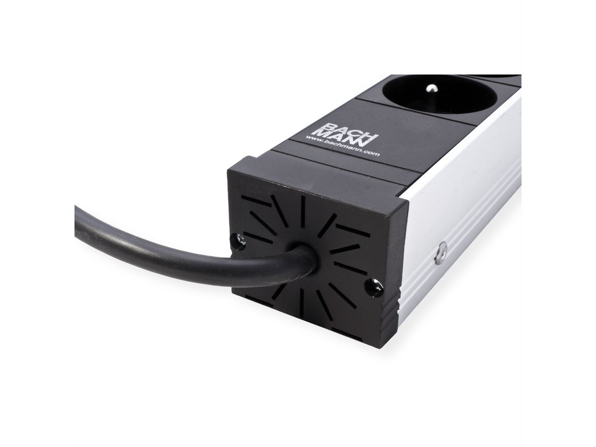 BACHMANN UNIVERSAL 4xUTE 3xCM voeding 3,0m CEE7/7