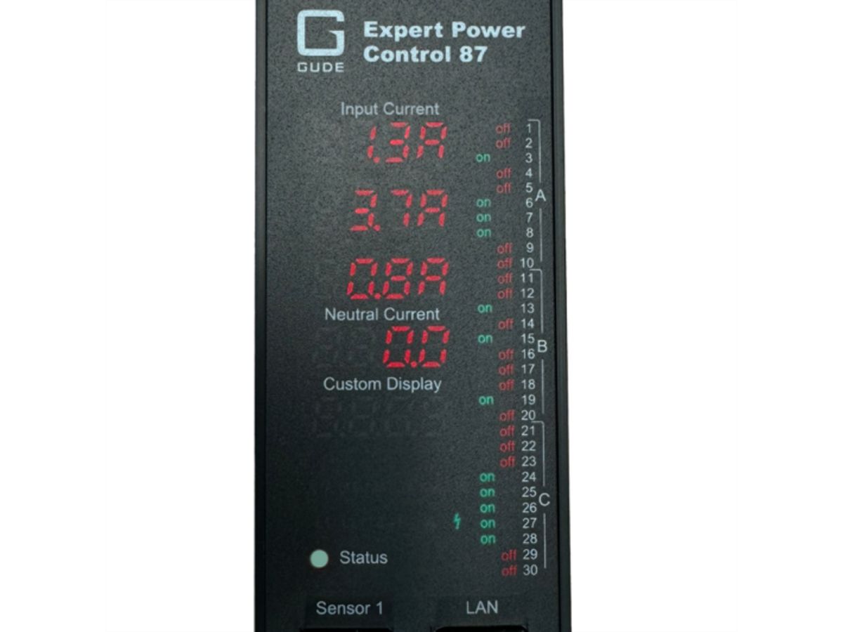 GUDE EPC 87-3300-18 30-fach switched und metered PDU, vertikaler Einbau 0HE, 400V 3x16A, schwarz, 170 cm