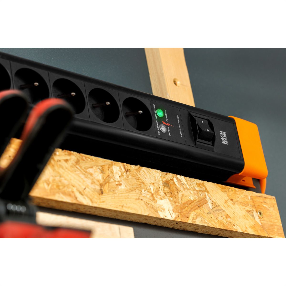 BACHMANN CONNECTUS 6xUTE, 1xSchalter 2,0m CEE7/7 Schwarz/Orange