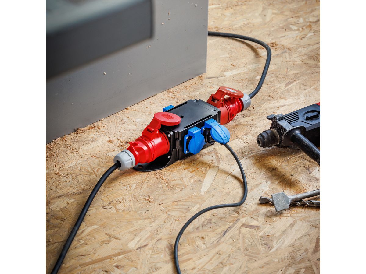 BACHMANN CEE-Adapter 16A 400V , 1x16A 5p400V 1 geaard contact