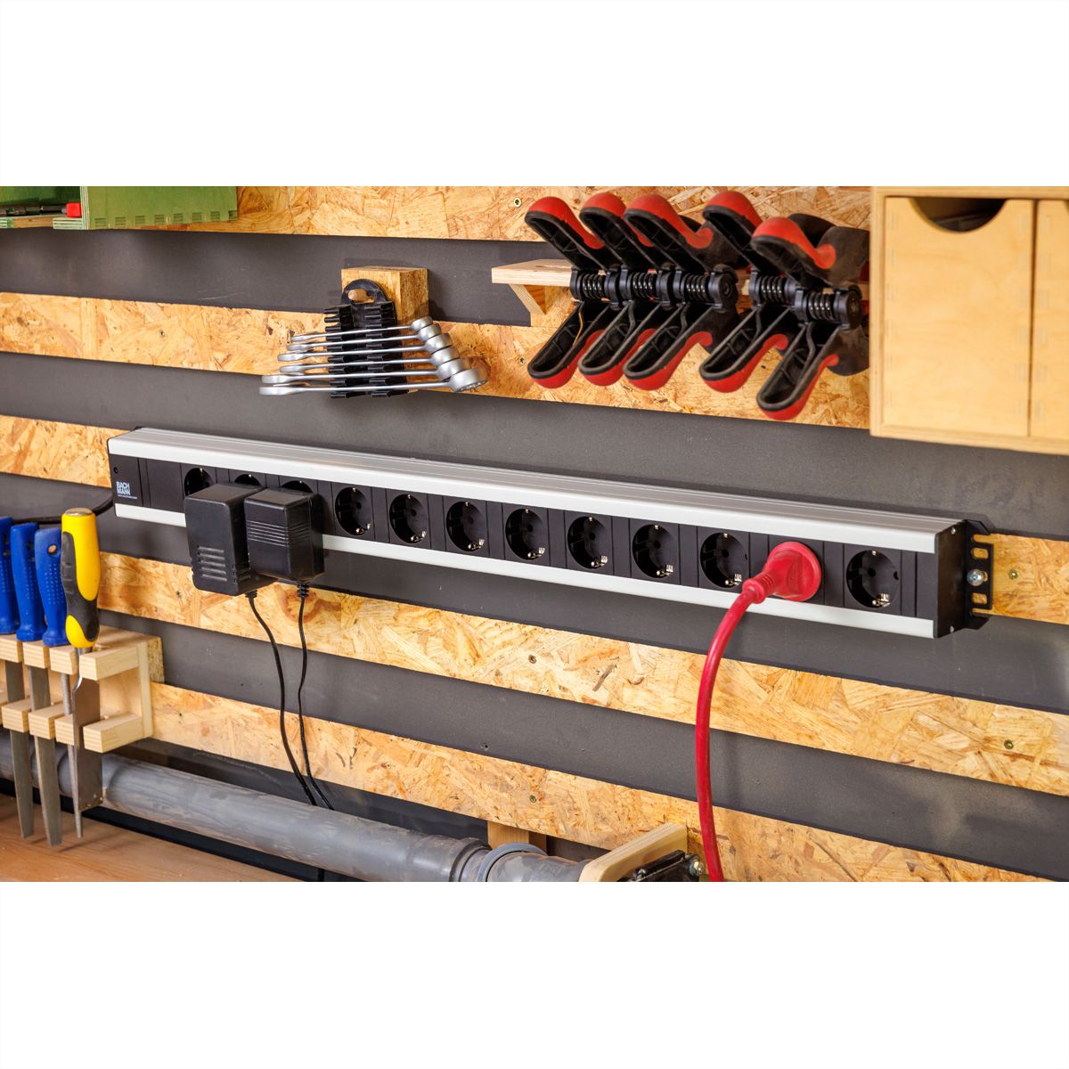 BACHMANN stekkerdoos 12x geaard contact, 2 m