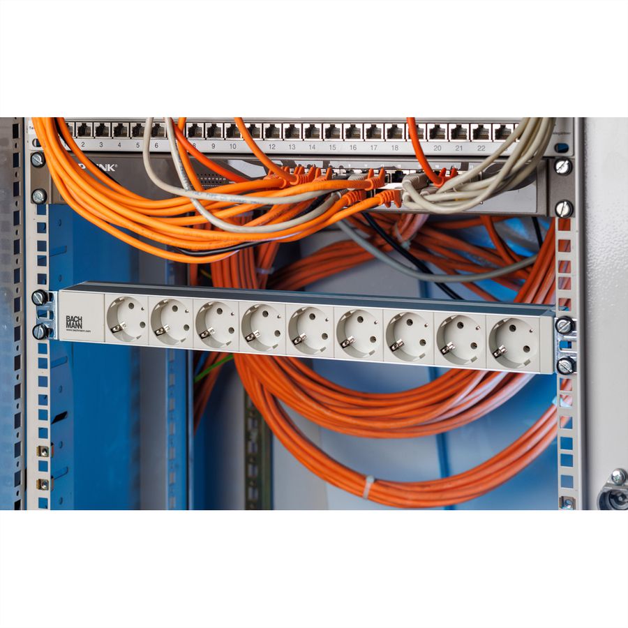 BACHMANN 19" socket strip 9-way, without switch, silver