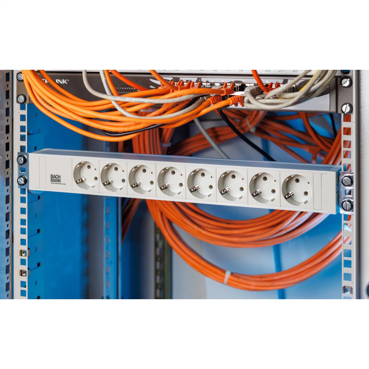 BACHMANN 19'' PVC 8x socket strip with earthing contact, 2.0m earthing contact plug