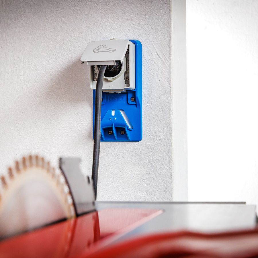 BACHMANN EARTHED CAR CHARGING SOCKET, Surface-mounted version