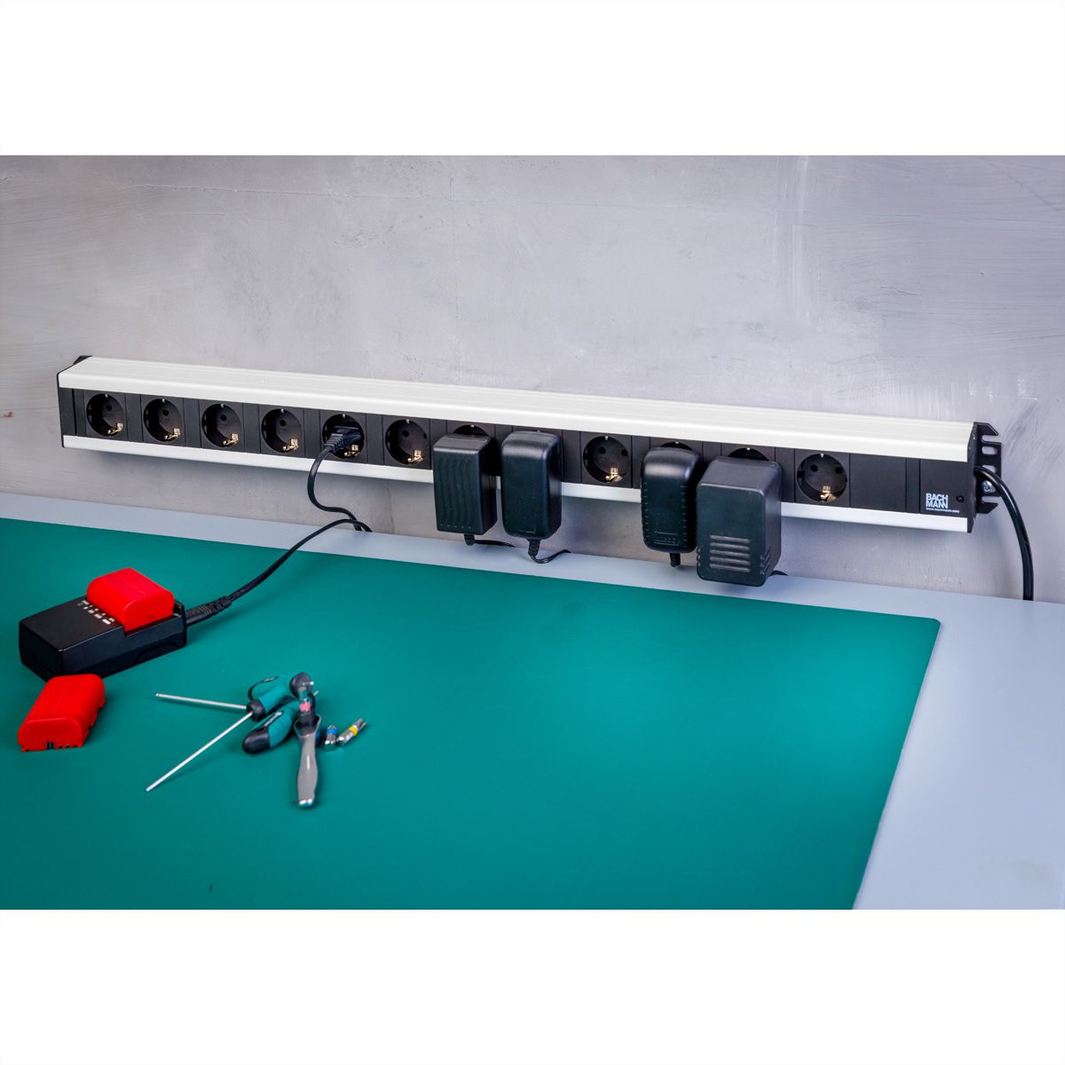 BACHMANN stekkerdoos 12x geaard contact, 2 m
