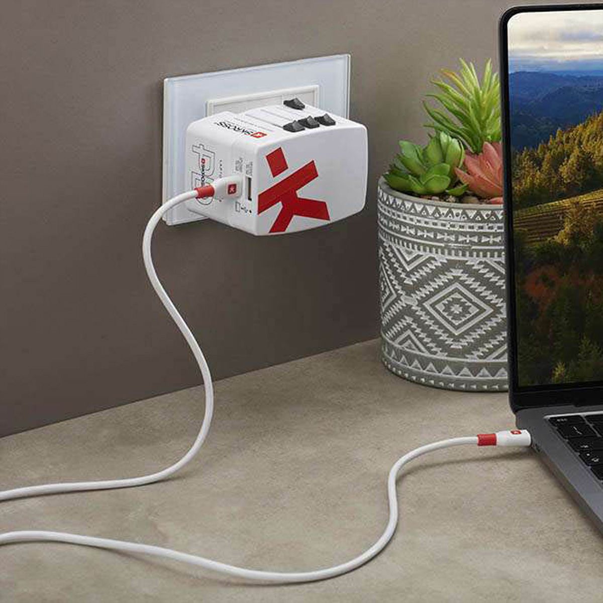 Skross World USB Charger AC45PD with USB C cable, worldwide