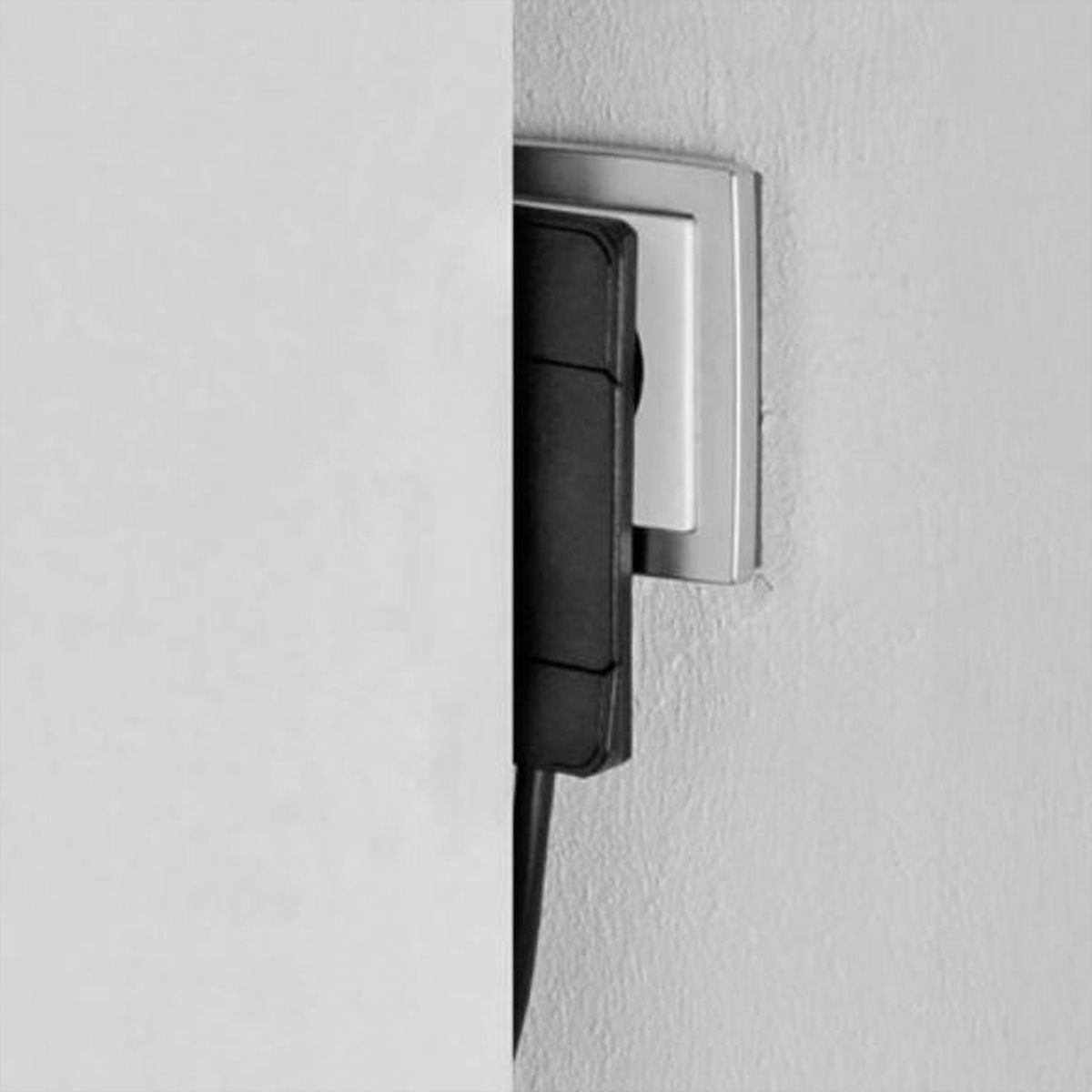 BACHMANN SMART PLUG earthing contact mounting plug, black