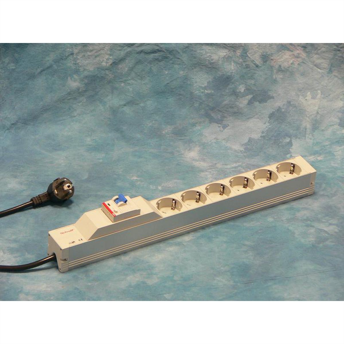 SCHROFF contactdoosstrook, SCHUKO, 6 contactdozen, 19", met aardlekbeveiliging