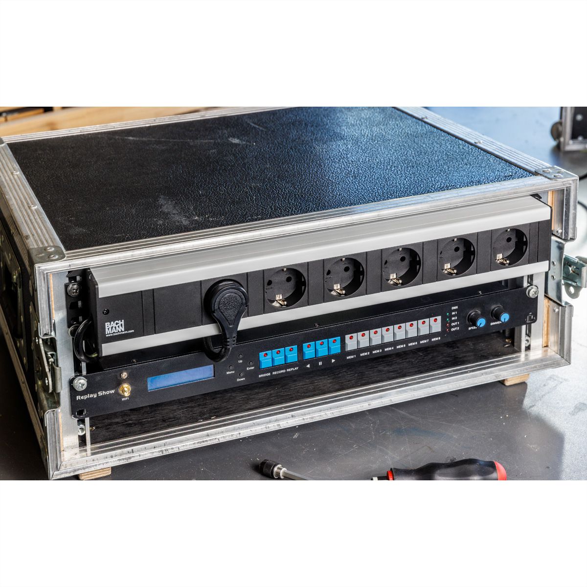 BACHMANN stekkerdoos 6x geaard contact, 19-inch rack-compatibel, 2 m