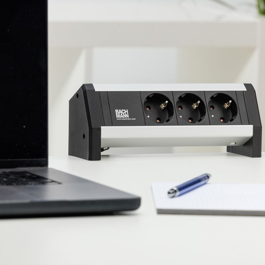 BACHMANN DESK stekkerdoos 3x geaard stopcontact